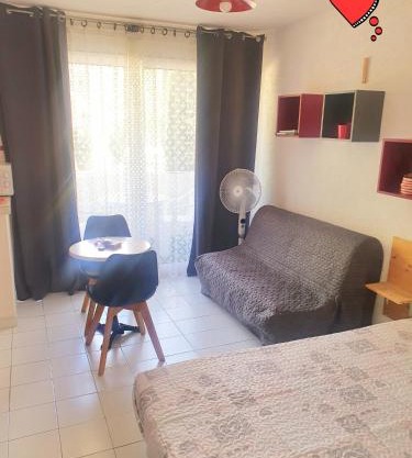 coquet Studio Classé Deux Étoiles, Balcon avec Table, et Wifi
