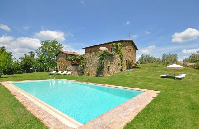 Cosy apartment for 6 people with WIFI, pool, terrace, pets allowed and panoramic view