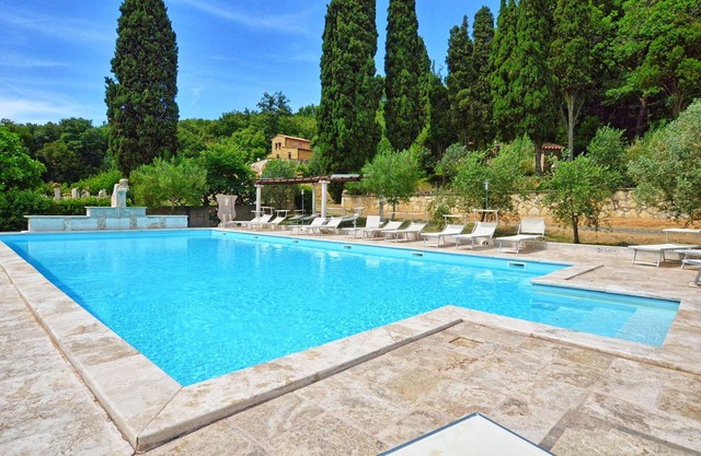Cosy apartment for 8 guests with pool