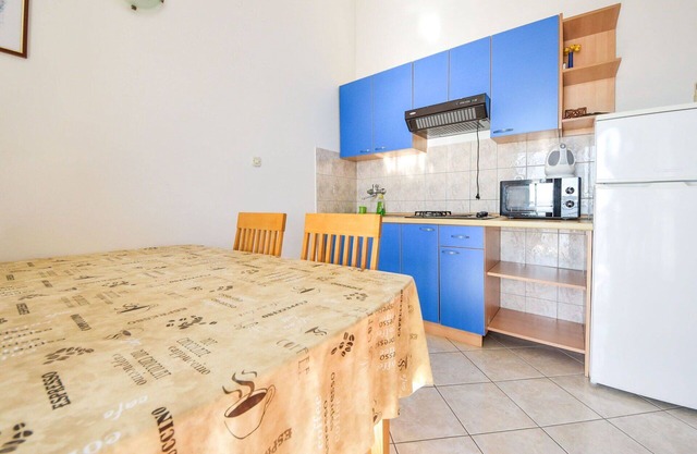 Cosy apartment for 4 guests with WIFI, A/C, TV, terrace and parking