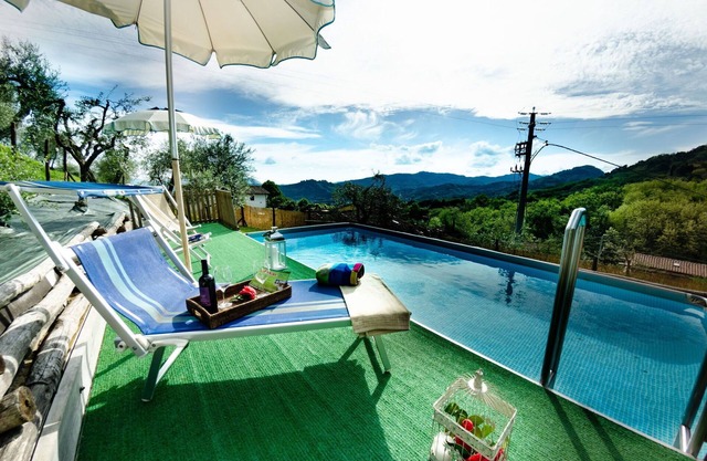 Cosy apartment in villa with internet, pool, A/C, TV, terrace, panoramic view, close to Lucca