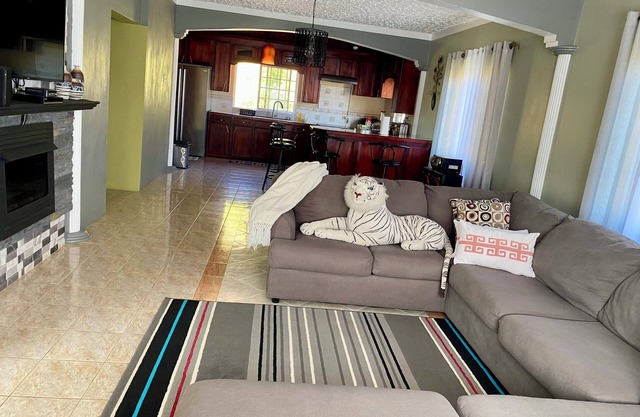 Cozy 2-Bedroom Retreat: Comfort & Convenience Awaits!