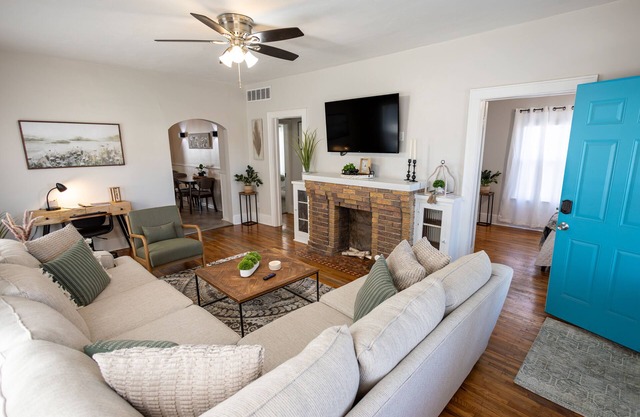 Cozy 2BD Near Hospital - Sleeps 4