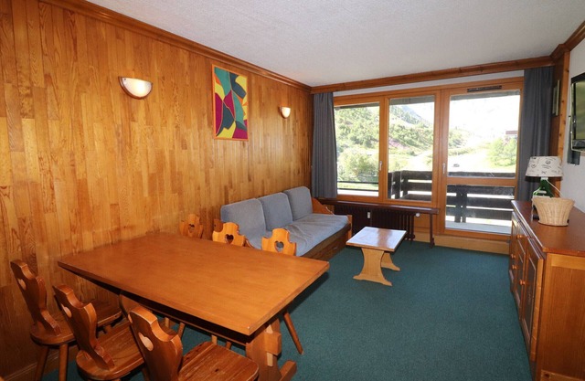 Cozy Apartment with Balcony, Ski-In/Ski-Out, Close to Shops - Pet Friendly