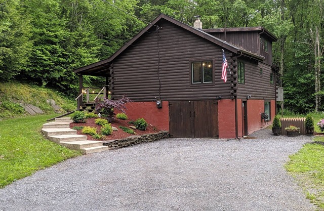 Cozy Cabin Getaway Minutes to Slopes, Trails& Town