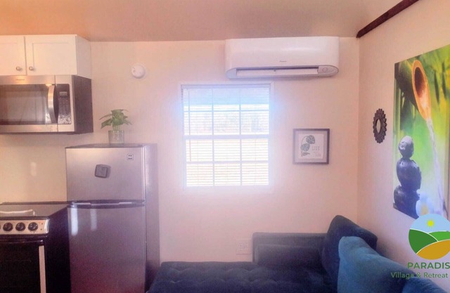 "Cozy Cottage an hour from Savannah, GA