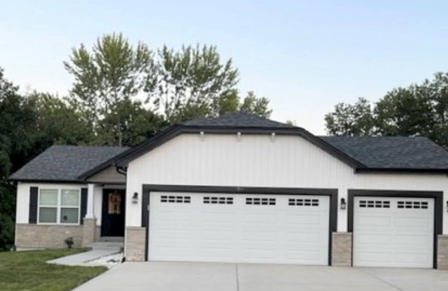 Cozy Cottage Home near Old Towne Cottleville