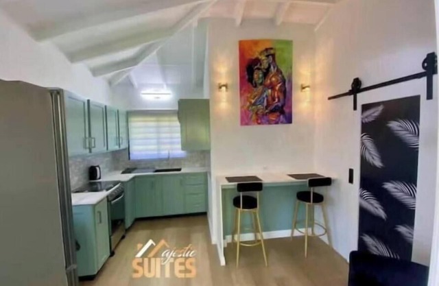 Cozy Couple Retreat & Cozy 2 Bedroom Apartment