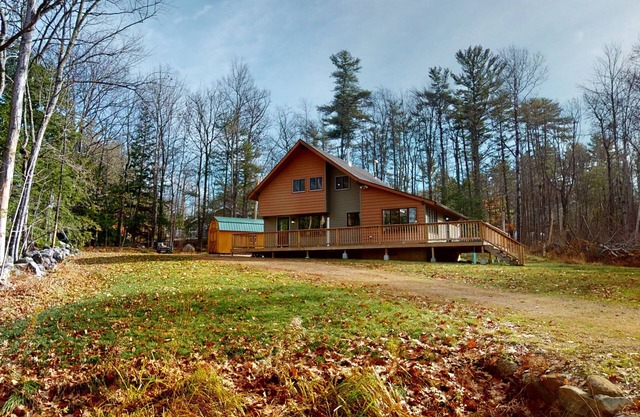Cozy Lake Winnipesaukee & Gunstock Mnt. Chalet!