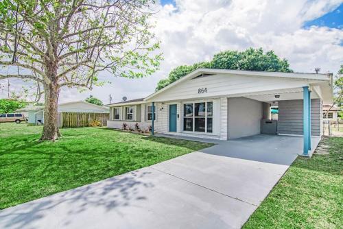 Cozy Retreat 13 min to Beach