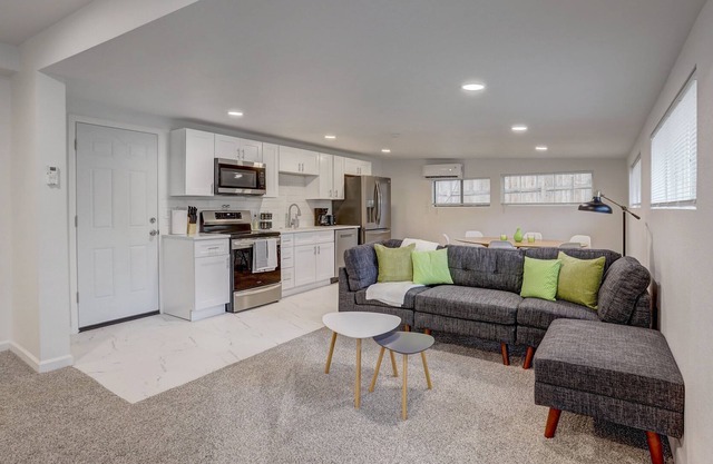 Cozy Unit Close to Downtown, Skiing & RedRocks