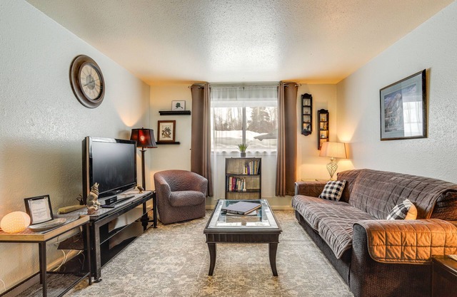 Cozy Wasilla Apartment ~ 2 Mi to Downtown!