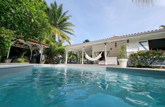 Creole villa with pool, between turquoise sea and tropical garden