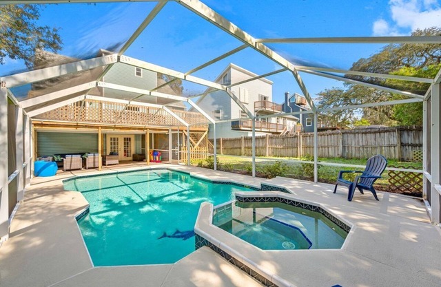 Crystal Cove! Fantastic Crystal Beach Home!