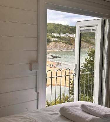 Cwtch Glanmordy by Aberporth Beach Holidays