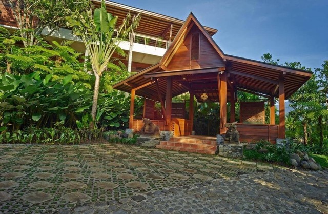 Deluxe Double on the Foothills of Ijen Plateau