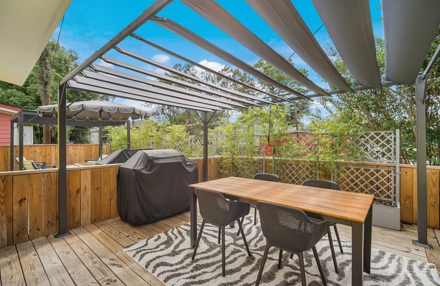 Designer Digs w/Amazing Patio, Walk Everywhere by Lucky Savannah