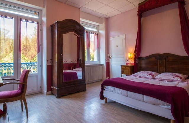 Double room-Comfort-Ensuite with Shower-2