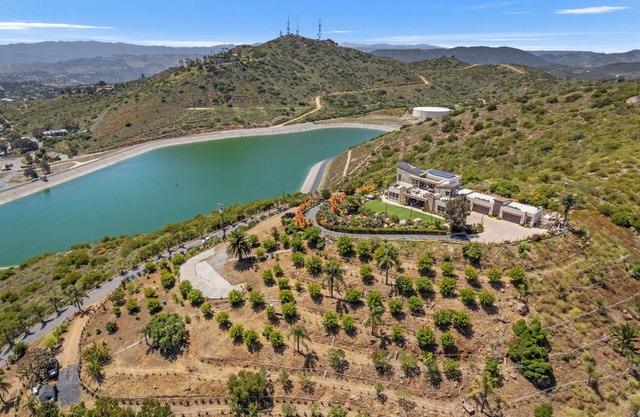 Dragon Point Villa, Fallbrook, San Diego, CA. 15 minutes to Temecula