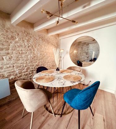 Duplex à 2 min des arènes et de la maison carrée