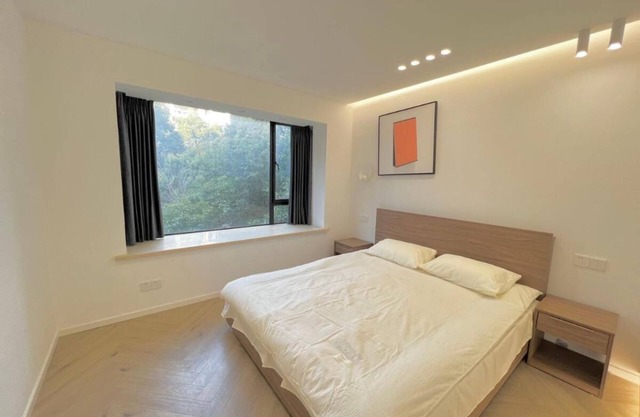 Easternhub- Shanghai Jing'an Temple, Sunny Capital, Deluxe 3-BR Apartment