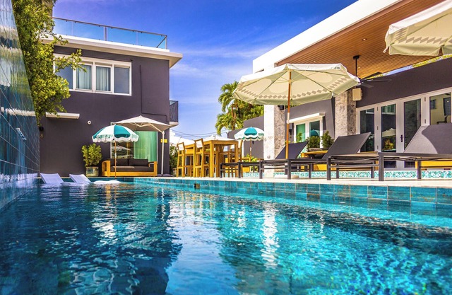 El Savoy Queen-Pool ResortVibe NearBeach