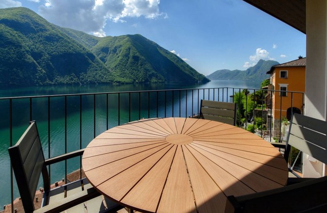 Elegant Lake View Apartment (UNIQUE GANDRIA ATTIC)