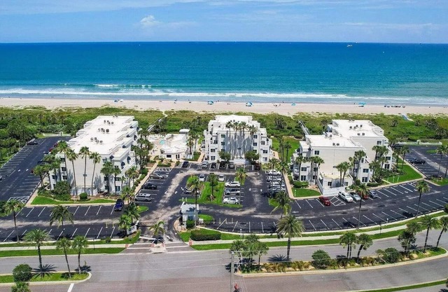 Enchanting 2-Bedroom Ground Floor Beach Condo at Cape Canaveral WiFi & AC