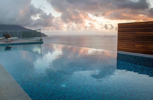 Enjoy a panorama of the Indian Ocean from a family-sized deck in the Seychelles!