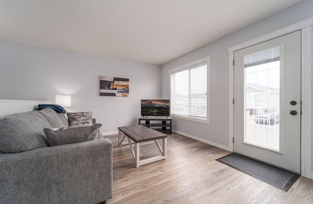 Entire unit to yourself. Internet and Netflix, full kitchen, linens and towels.