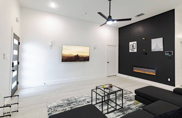 Entire Vacation House in Dallas that serves almost all your needs.