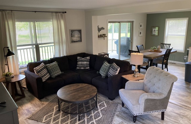 Escanaba River Escape-The Birch Tree Home Modern 3BR Riverfront Retreat