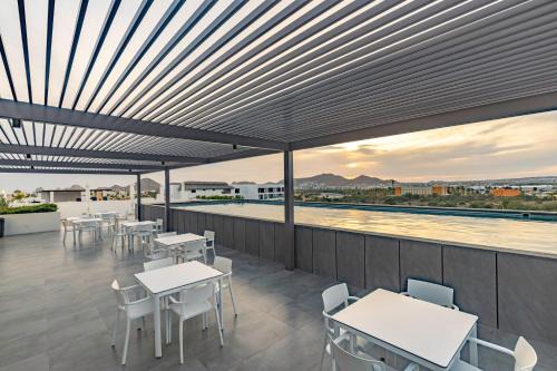 Exquisite Beachside 2 BR Gym & Rooftop Pool