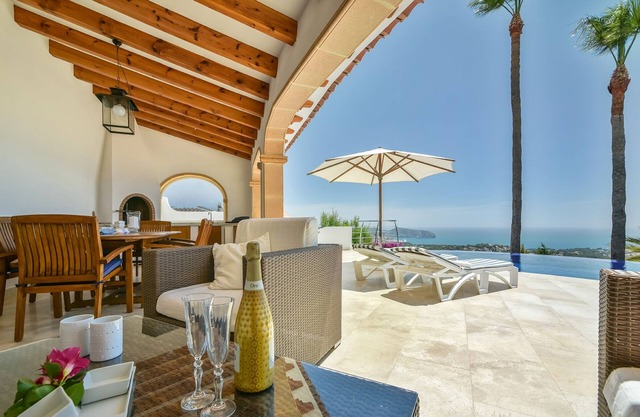 Extraordinary villa with unique panoramic sea views, from Moraira to Calpe
