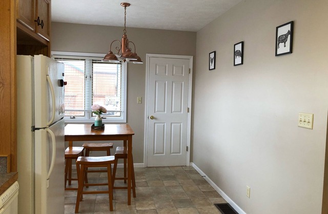 Farmhouse in the vineyards! Sleeps 8!