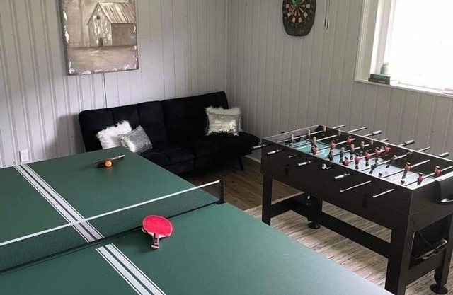 Farmhouse with game room, creek and fire pit