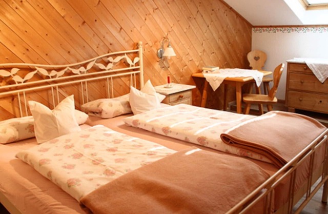 Fewo Rose 75 qm f. 3-5 Pers., 2 Doppelzimmer, 1 Einzelzimmer, Balkon.