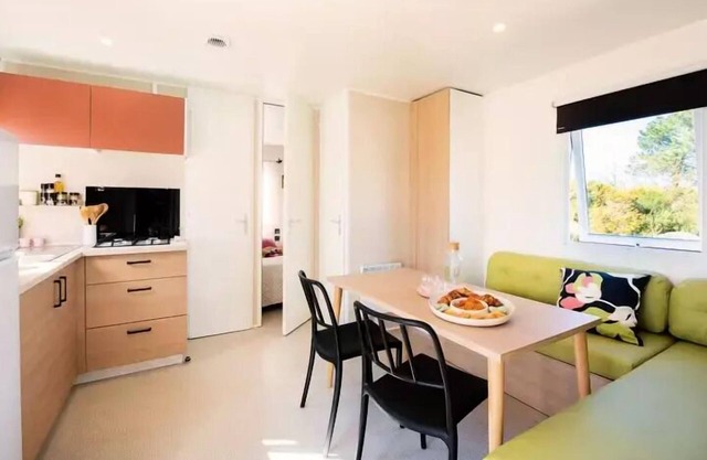 Flower Camping le FONDESPIERRE * - Mobil-home Premium - 28m2 (3 bedrooms + air conditioning + TV + dishwasher+ sheets and towels) 6 people