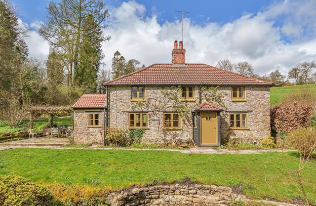 Ford Cottage - sleeps 4 guests in 3 bedrooms