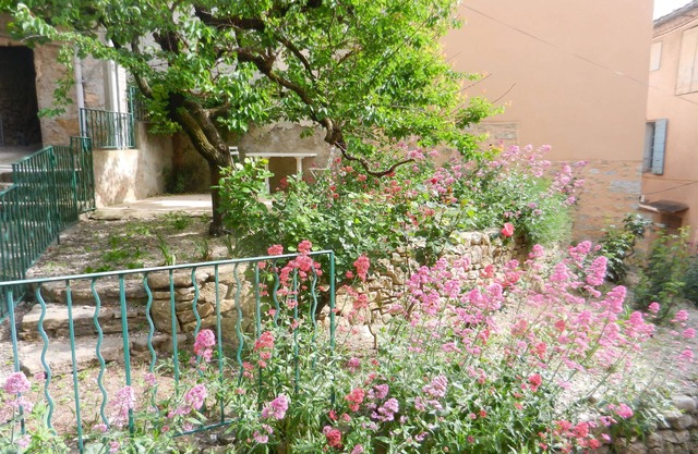 Fully renovated village house, Drôme Provençale near Ventoux, Climbing