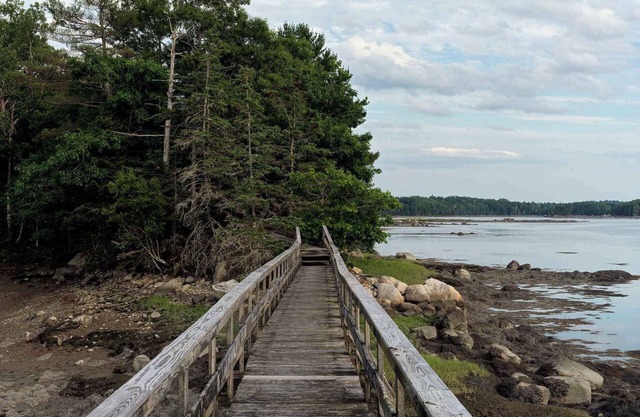 Galleon's Lap: Design Featured Cabin on Waterfront