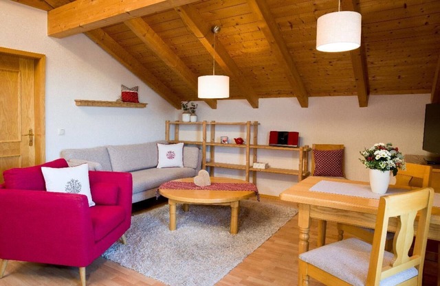 Gemütliche 57 qm Dachgeschoss-Wohnung - allergikerfreundlich