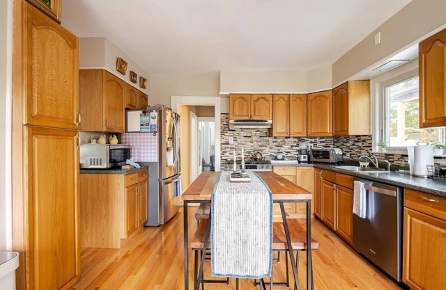 Gem by the water - Charming 2-bedroom house in fabulous Stamford with AC, WiFi