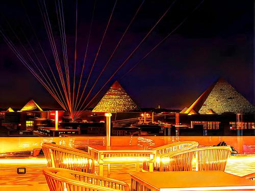 GOLDEN PYRAMiDS TEMPLE ViEW HOTEL all king rooms with jacuzzi & pyramids view