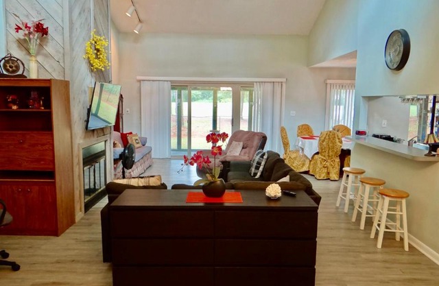 Golfers Dream 3 Bed 2 and Half Bath off Litchfield CC
