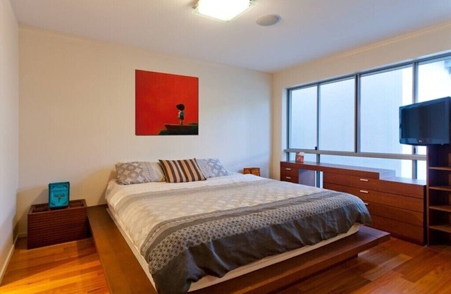Gorgeous 2BR Penthouse with Skyline View