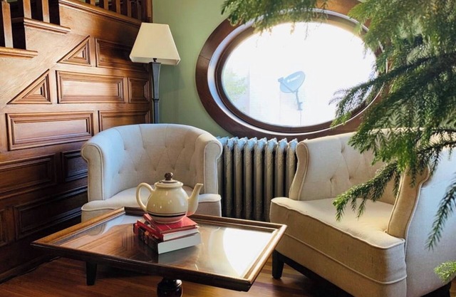 Gorgeous, Historic Gem in the Heart of Everett w/Private Patio/Sitting Porch