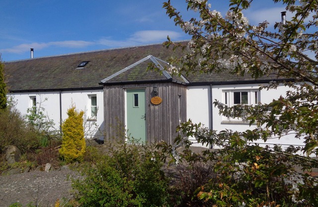 Groose Hoose @ Dalnoid - private hot-tub, wifi, pets welcome, mountain views