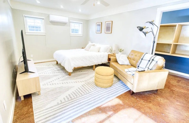 Guesthouse in Friendly, Walkable Neighborhoodnn