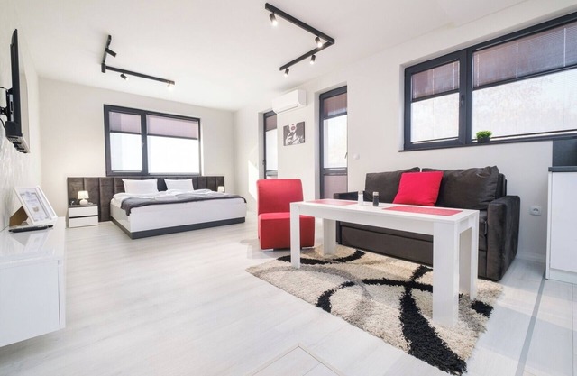Heart of Plovdiv Studio Apartment Free Parking